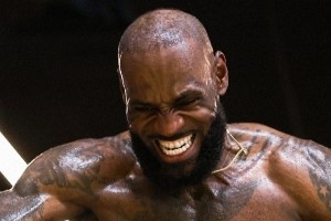 咬牙坚持！湖人官推晒全队体能训练照：季后赛强度