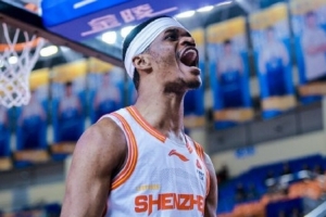 郑永刚：球员们身体都十分疲劳 每到关键的时候总有人站出来