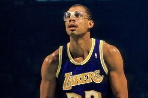 真挚的祝福！祝传奇球星“天勾”贾巴尔79岁生日快乐！