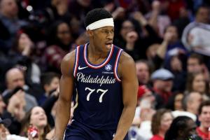 被主帅纳斯形容狂野 埃奇库姆：年轻人打如此强度的大战 难免如此