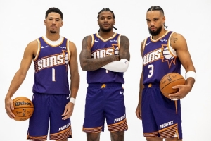 解说：杰伦·格林打出太阳生涯代表作之一 布克身上总焊有防守人