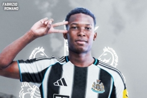 纽卡官方：签下边锋约翰·马丁内斯，球员明夏年满18岁后正式加盟