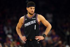 关键时刻分球了！布克17中7得到22分1板4助1断 罚球13中8