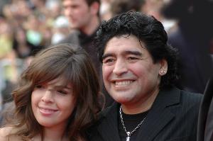 马卡报：马拉多纳去世案审判继续，七名医护人员将出庭受审