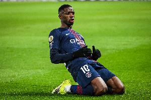 金球先生，登贝莱近14场欧冠淘汰赛参与12球，两次客战红军进3球