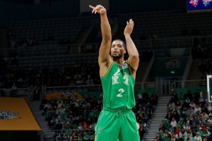 无敌效率！莱迪半场出战11分钟 11中9砍下20分8板&正负值+14！