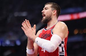 老臣离队！快船赛季中将祖巴茨交易至步行者 后者效力快船已8年