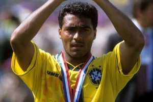 罗马里奥：现役球员中姆巴佩最像我 后悔不能参加2002年世界杯