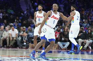 詹姆斯：76人拥有三位天赋球星 他们在任意一晚都可能轰下140分