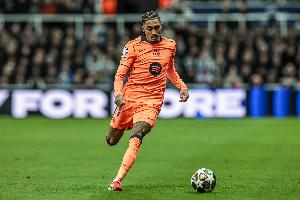 世体：巴萨全队飞抵马德里备战欧冠，拉菲尼亚库巴西同机抵达