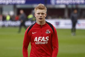 世体：斯米特被视作同代最顶尖新星之一，引巴萨、皇马等豪门关注