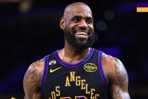 老当益壮！湖人官推晒海报祝贺詹姆斯生涯第70次当选周最佳球员