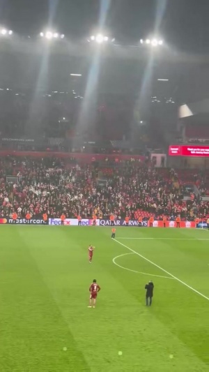 告别法老红军生涯欧冠最后一战！球迷赛后高唱萨拉赫之歌送别