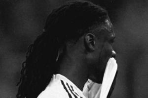 染红致出局！卡马文加：我为失误承担全部责任，向球队和球迷致歉