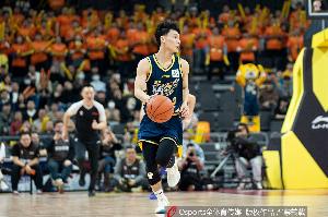 常规赛第39轮最佳阵容：大卫·詹姆斯 王哲林 赵继伟 史密斯 徐杰