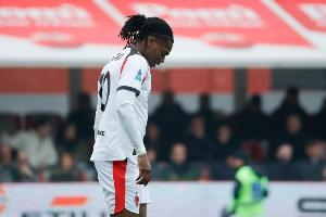 素质低下！意媒：莱奥在比赛中被维罗纳球迷辱骂，骂他是婊子养的