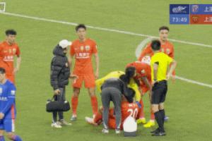 让腿震荡换人无空可钻？足球报：六阶段康复期能防止球员诈伤