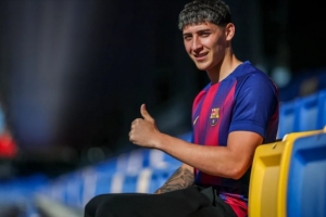 世体：帕西菲科将缺席八九个月时间，韧带重伤可能影响巴萨买断他