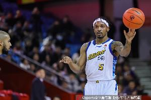无力回天！小巴里·布朗16中9空砍全场最高35分 正负值+10