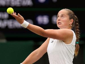 奥斯塔彭科2-1逆转晋级WTA1000罗马32强，将战郑钦文