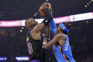 湖媒晒老詹SGA系列赛数据：41岁老将表现超过连庄MVP 但湖人0-2
