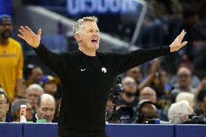 Shams：科尔确实曾考虑过离开NBA 但勇士老板拉科布挽留了他