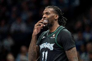 芬奇：里德本轮系列赛的防守表现堪称顶级 他直面每一次挑战