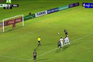 巴拉圭联赛惊现点球名场面！后卫大脚爆头前锋乌龙助攻破门